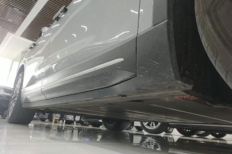 Used Nio ES6 2023 75 kWh Right Side Sill