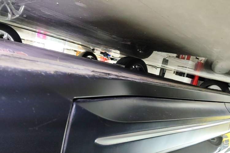 Used Nio ES6 2023 75 kWh Right Side Sill