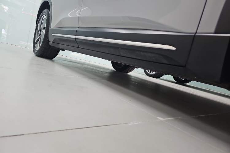 Used Nio ES6 2023 75 kWh Right Side Sill