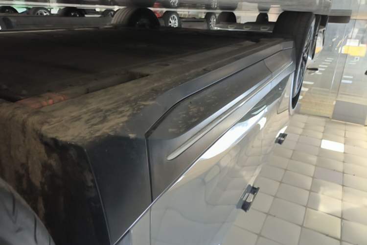 Used Nio ES6 2023 75 kWh Right Side Sill