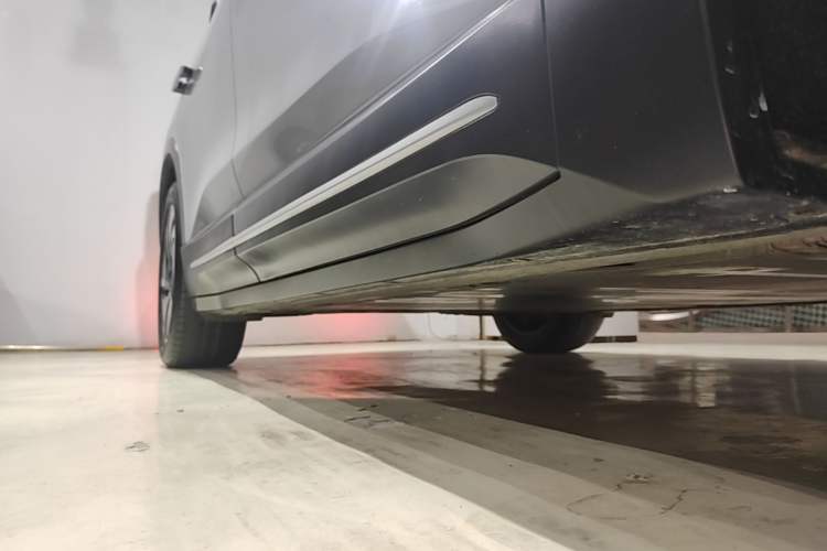 Used Nio ES6 2023 75 kWh Right Side Sill