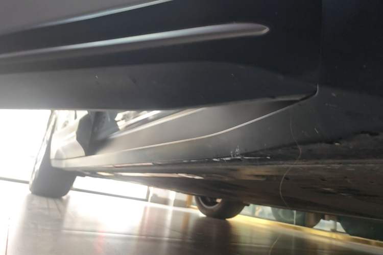 Used Nio ES6 2023 75 kWh Right Side Sill