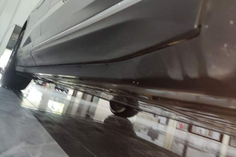 Used Nio ES6 2023 75 kWh Right Side Sill