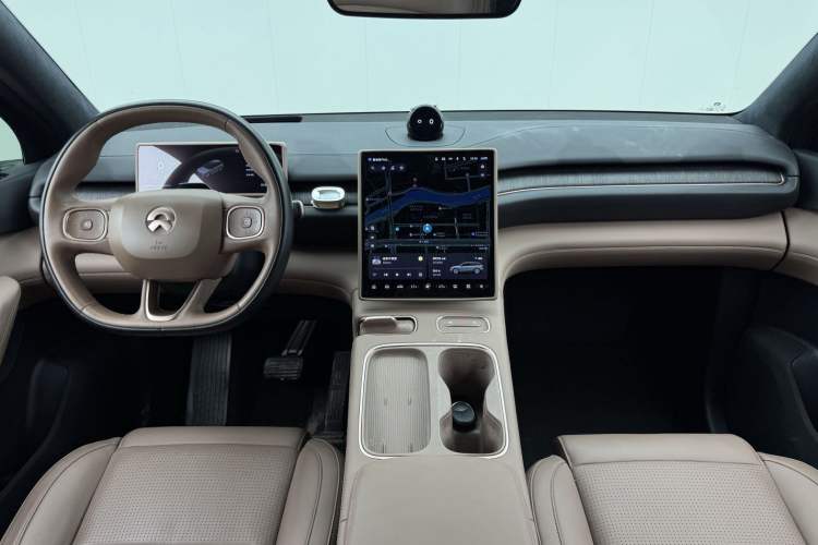 Used Nio ES6 2023 75 kWh Center Console