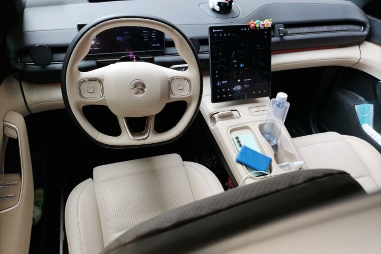 Used Nio ES6 2023 75 kWh Center Console