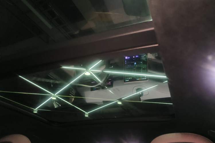 Used Nio ES6 2023 75 kWh Headliner