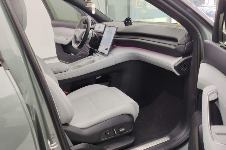 Used Nio ES6 2023 75 kWh Interior 8