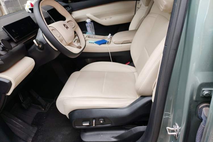 Used Nio ES6 2023 75 kWh Left Front Seat