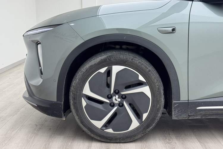 Used Nio ES6 2023 75 kWh Left Front Wheel Hub