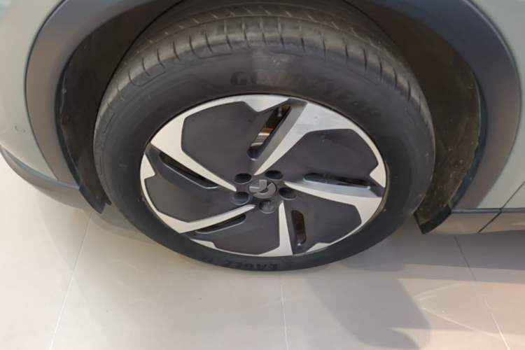 Used Nio ES6 2023 75 kWh Left Front Wheel Hub