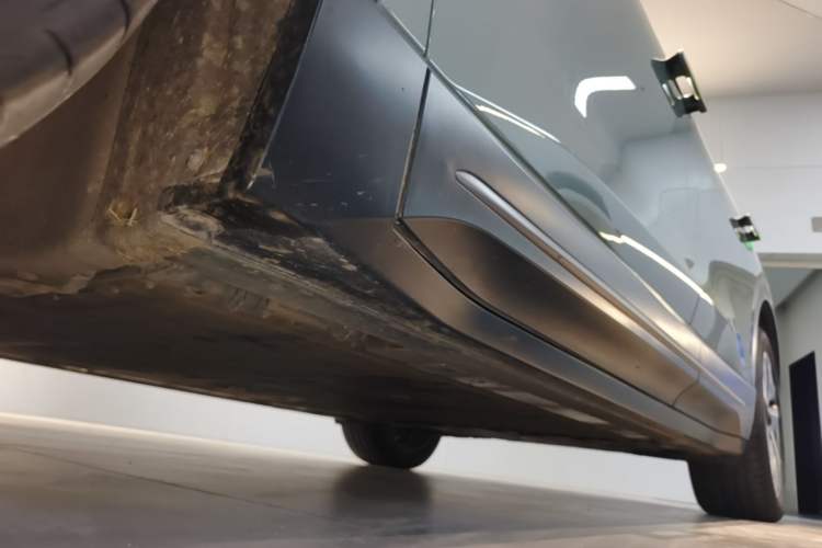 Used Nio ES6 2023 75 kWh Left Side Sill