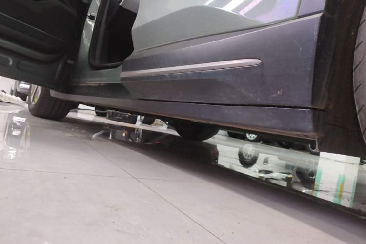 Used Nio ES6 2023 75 kWh Left Side Sill