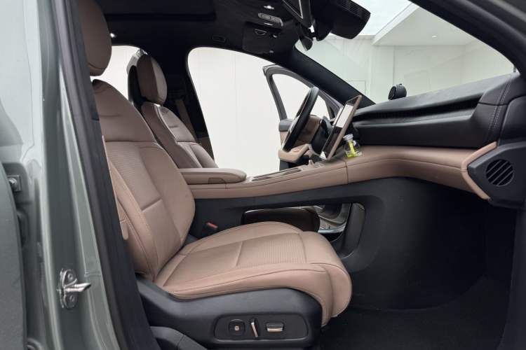 Used Nio ES6 2023 75 kWh Right Front Seat