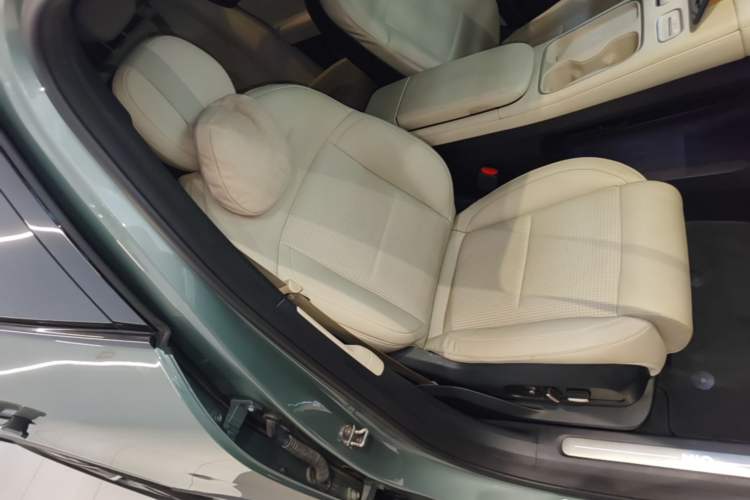 Used Nio ES6 2023 75 kWh Right Front Seat
