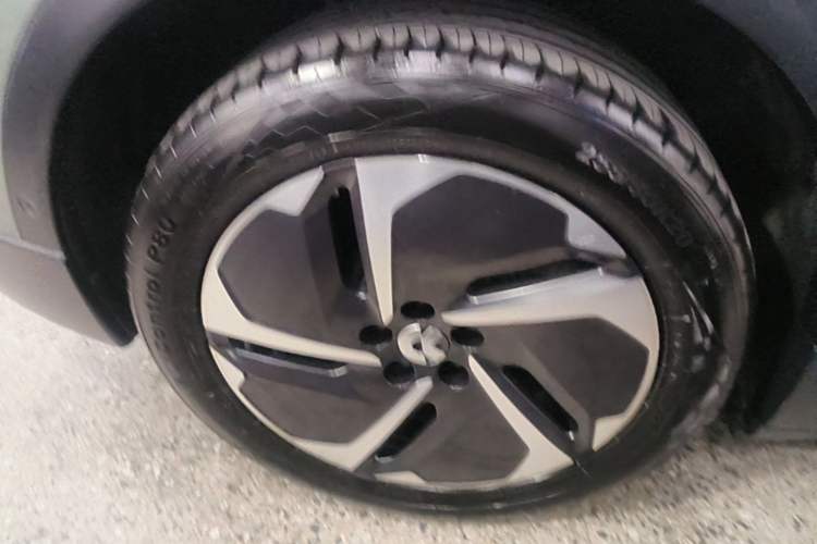 Used Nio ES6 2023 75 kWh Right Rear Wheel Hub