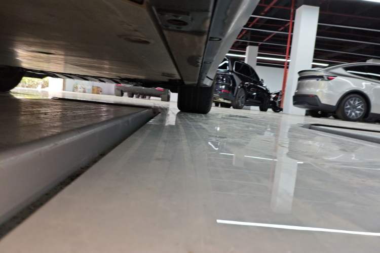 Used Nio ES6 2023 75 kWh Right Side Sill
