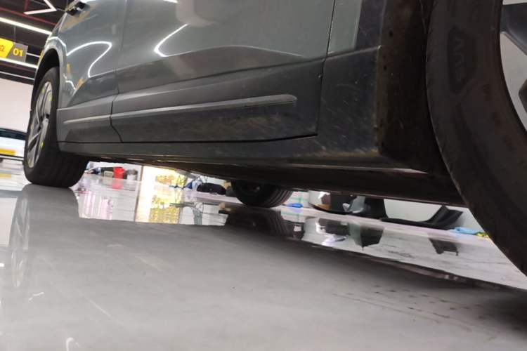 Used Nio ES6 2023 75 kWh Right Side Sill