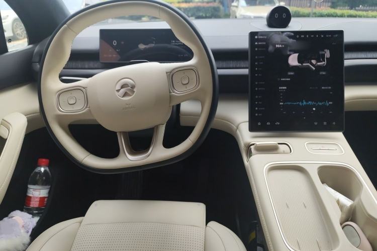 Used Nio ES6 2023 75 kWh Center Console