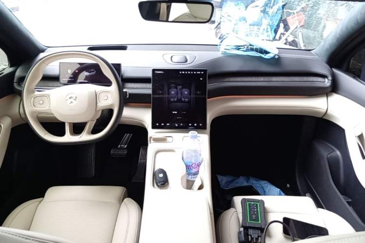 Used Nio ES6 2023 75 kWh Center Console