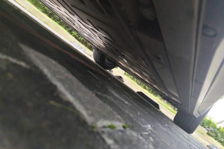 Used Nio ES6 2023 75 kWh Chassis Front Left