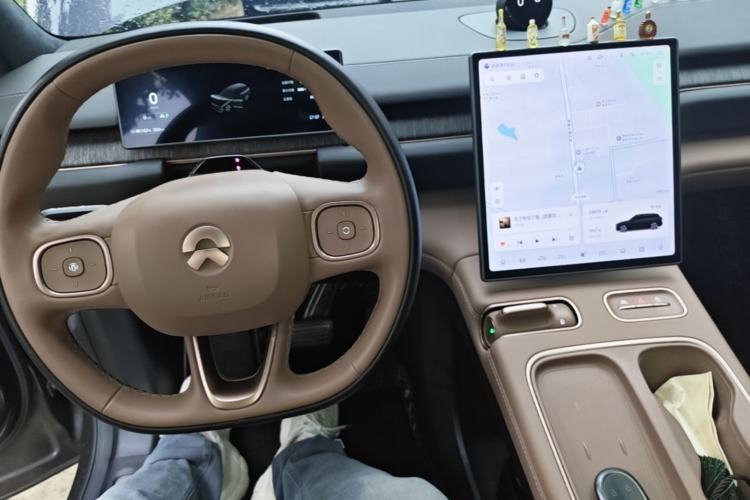 Used Nio ES6 2023 75 kWh Center Console
