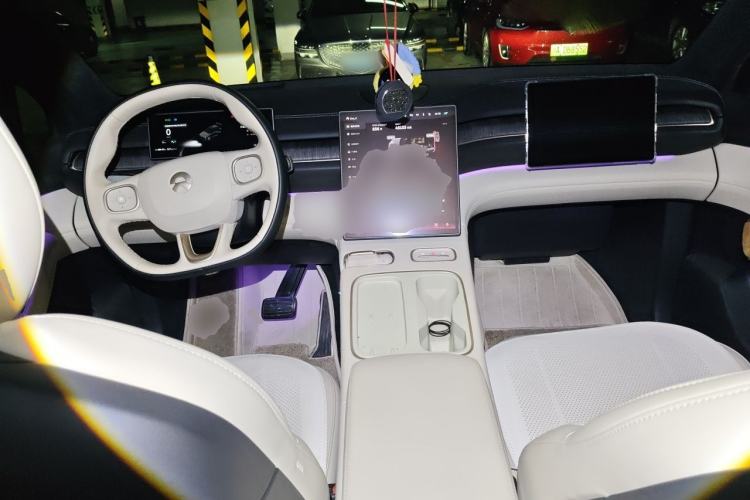 Used Nio ES6 2023 75 kWh Center Console