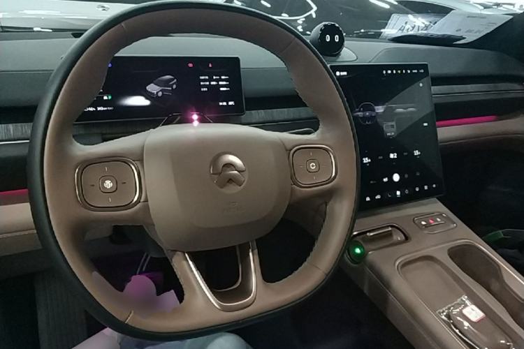 Used Nio ES6 2023 75 kWh Center Console