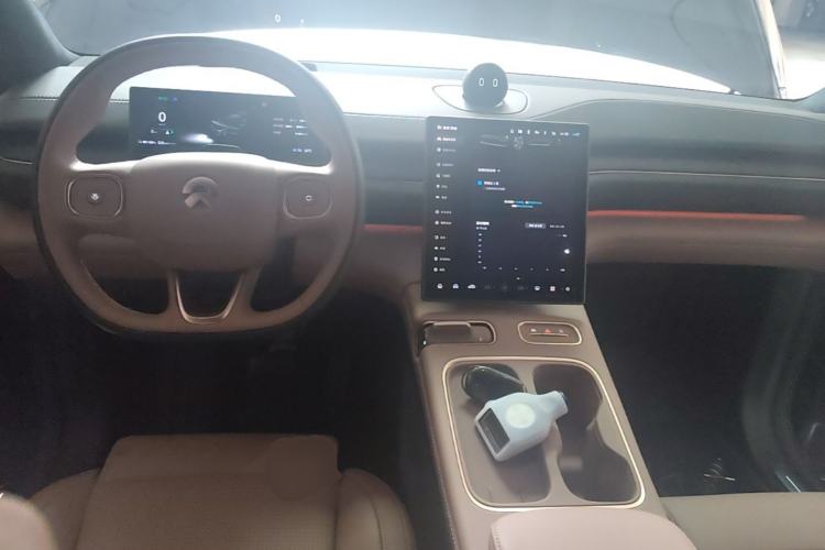 Used Nio ES6 2023 75 kWh Center Console
