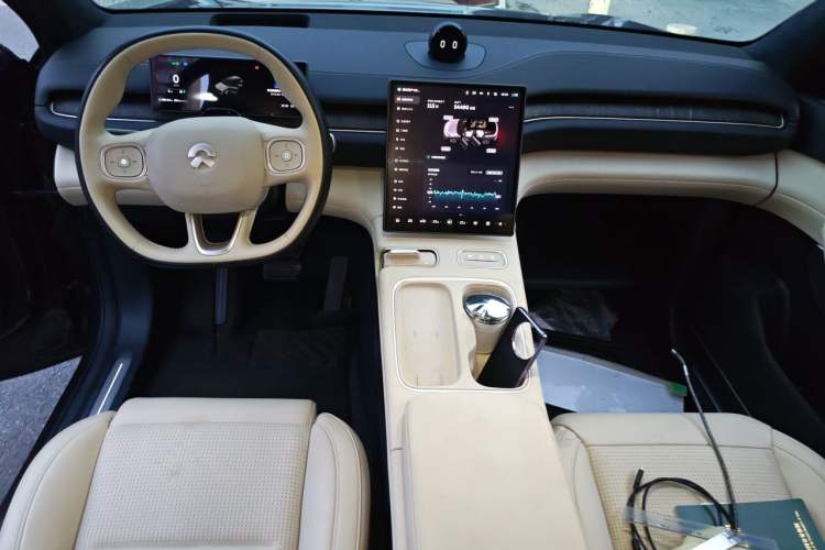 Used Nio ES6 2023 75 kWh Center Console