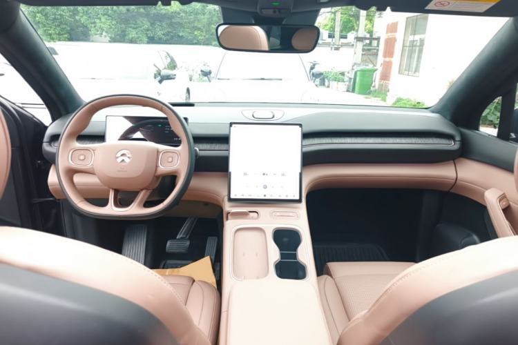Used Nio ES6 2023 75 kWh Center Console
