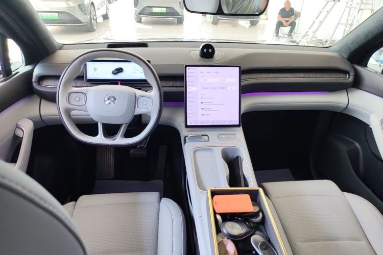 Used Nio ES6 2023 75 kWh Center Console