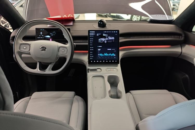 Used Nio ES6 2023 75 kWh Center Console