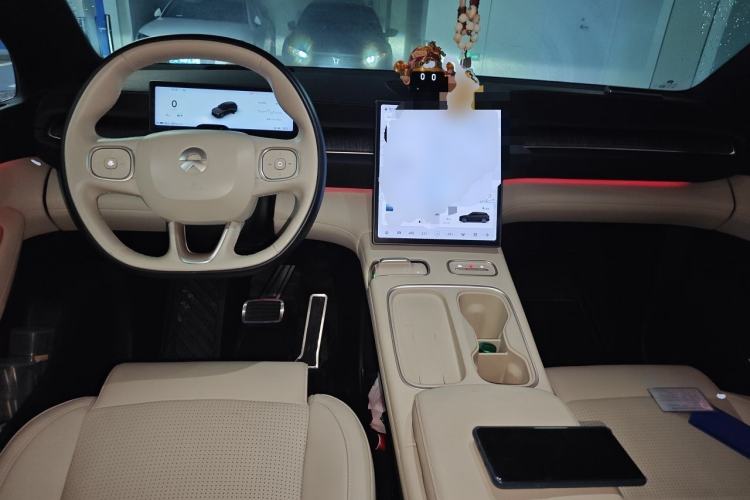 Used Nio ES6 2023 75 kWh Center Console