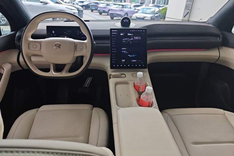 Used Nio ES6 2023 75 kWh Center Console