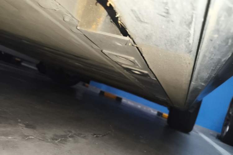 Used Nio ES6 2023 75 kWh Chassis Front Left
