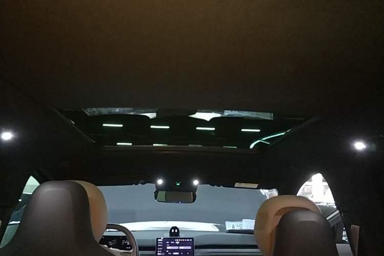Used Nio ES6 2023 75 kWh Headliner