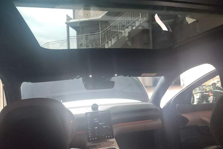 Used Nio ES6 2023 75 kWh Headliner
