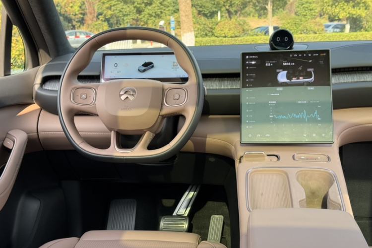 Used Nio ES6 2023 75 kWh Interior 4