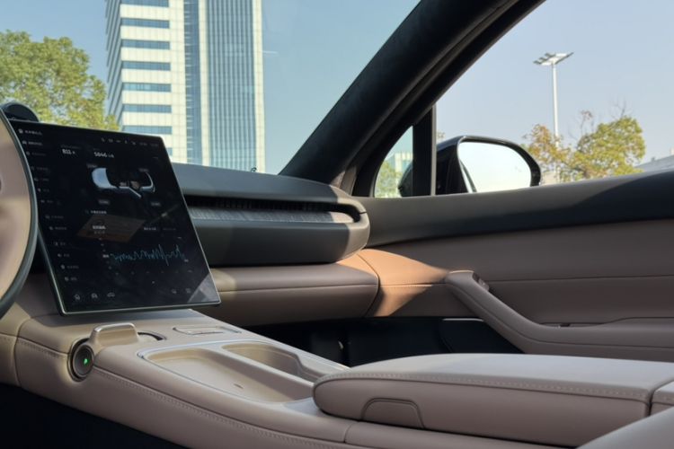 Used Nio ES6 2023 75 kWh Interior 9