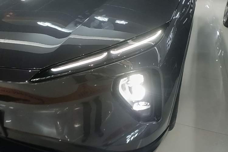 Used Nio ES6 2023 75 kWh Left Front Headlight