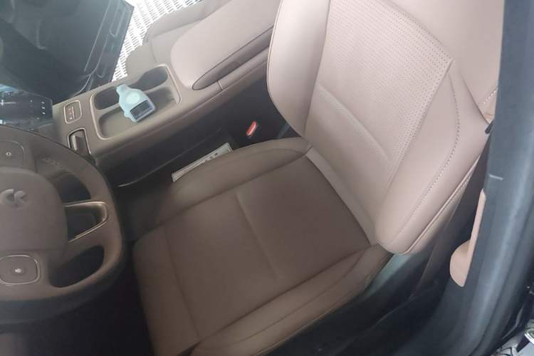 Used Nio ES6 2023 75 kWh Left Front Seat