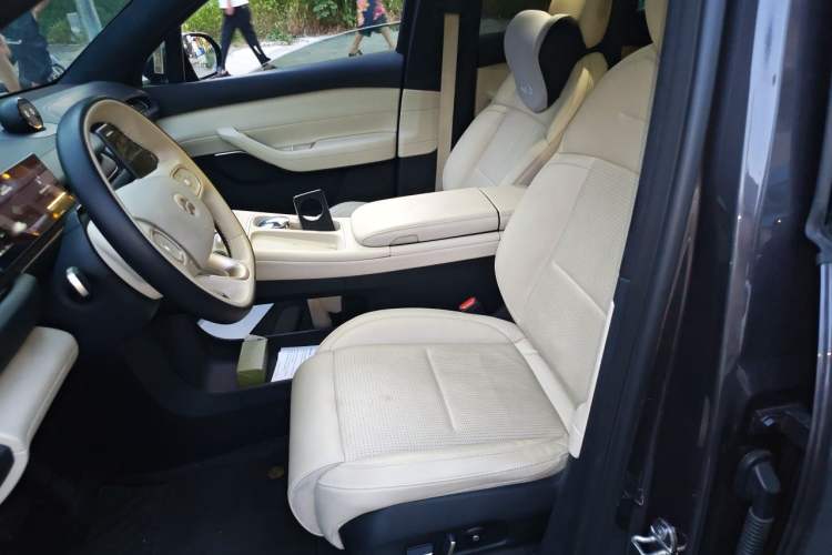 Used Nio ES6 2023 75 kWh Left Front Seat