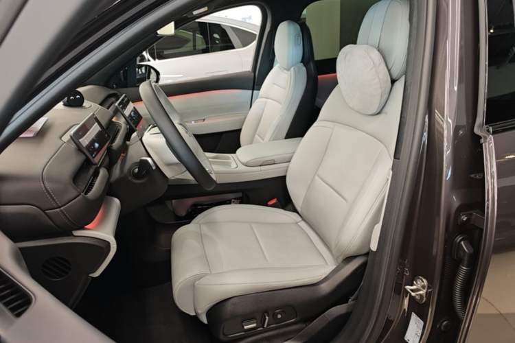 Used Nio ES6 2023 75 kWh Left Front Seat