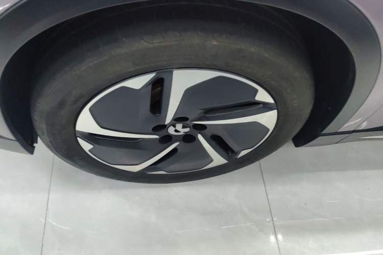 Used Nio ES6 2023 75 kWh Left Front Wheel Hub