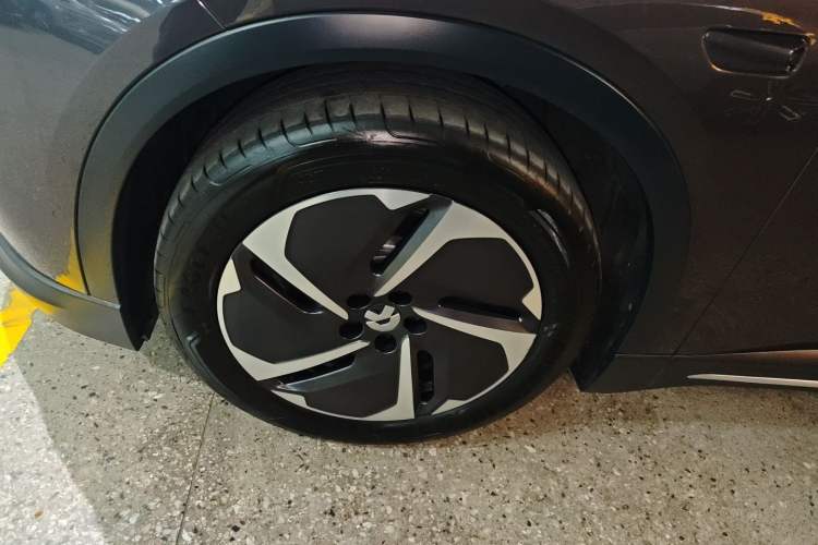 Used Nio ES6 2023 75 kWh Left Front Wheel Hub