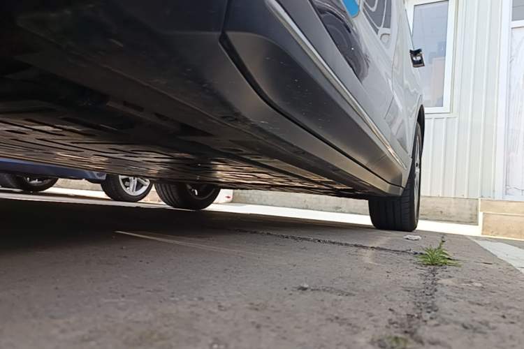 Used Nio ES6 2023 75 kWh Left Side Sill