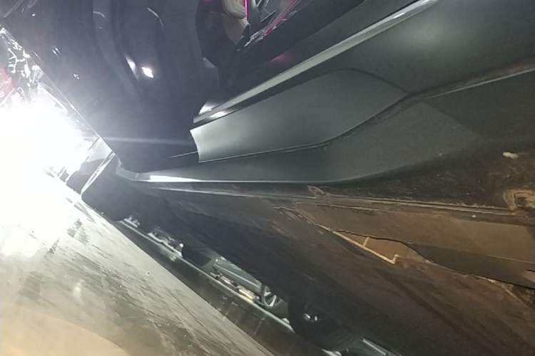 Used Nio ES6 2023 75 kWh Left Side Sill