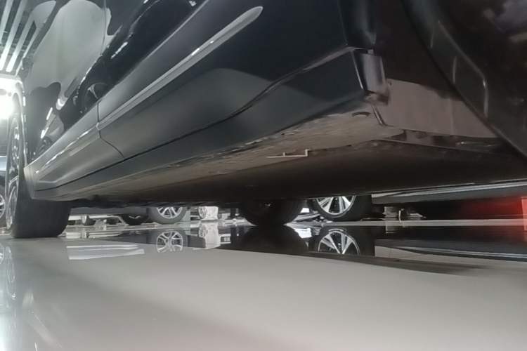 Used Nio ES6 2023 75 kWh Left Side Sill