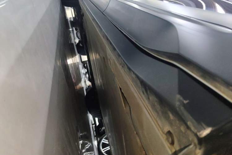 Used Nio ES6 2023 75 kWh Left Side Sill