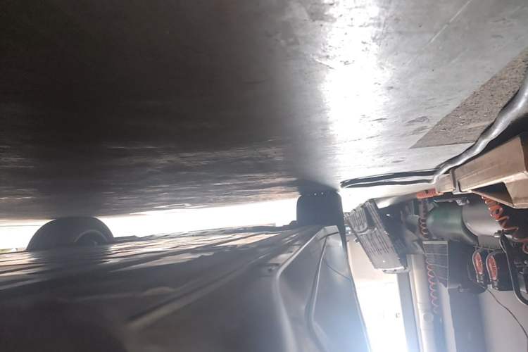 Used Nio ES6 2023 75 kWh Left Side Sill